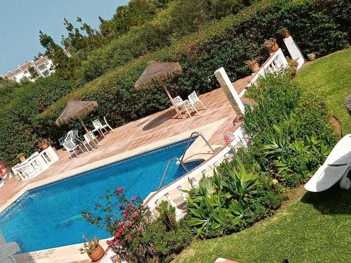 Impeccable 2-Bed Apartment Ecuador Los Claveles contacts